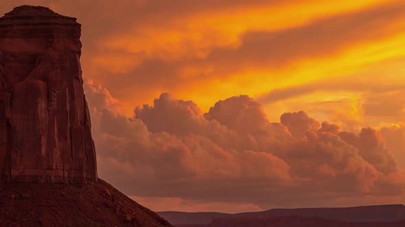 Monument Valley Twilight Clouds Time Lapse alt