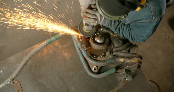 Locksmith Sands the Unfinished Decorative Metal Steampunk Fish Sculpture By Electric Grinder with a alt