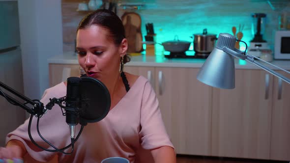 Recording Podcast in Home Studio alt