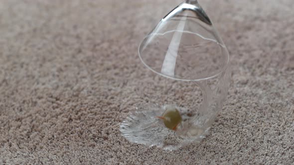 Martini spilling on carpet in slow motion; shot on Phantom Flex 4K at 1000 fps alt
