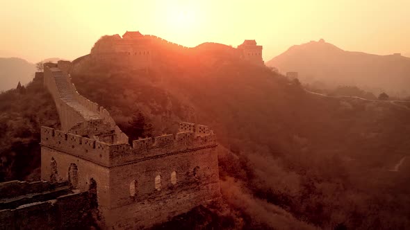 Flying over the Great Wall of China alt