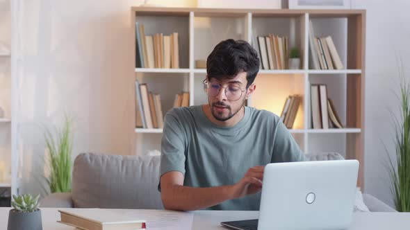 Online Job Freelancer Lifestyle Working From Home alt