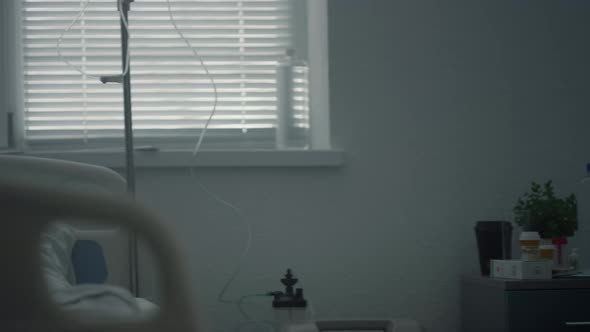 Empty Medical Room in Intensive Care Unit alt