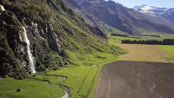 New Zealand idyllic landscape alt
