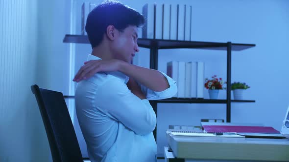 Office man aches the body. And try to stretch the body, Over work at night in office alt