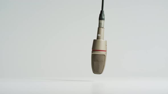 Hand catching up a microphone alt