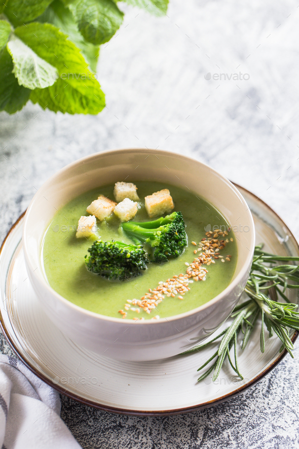 Spring detox Broccoli cream soup with sesame seeds and breadcrumbs
