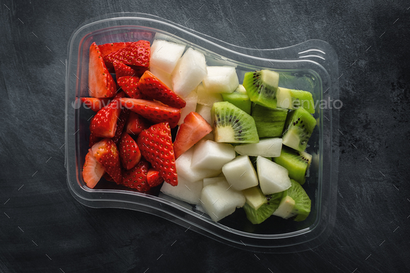 Lunch to go with fruits in box