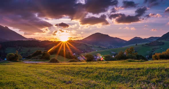 Sunset Sky in Rural Countryside Natrue with Sheep Graze Green Grassy Meadow alt
