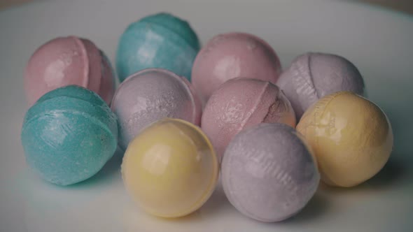 Bath Bombs in Different Colors Spin alt