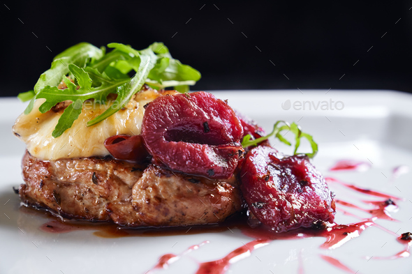 Beef served with mozzarella, plums and rucola