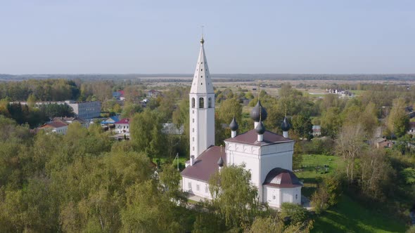 Church of the Resurrection in Vyatskoye Village alt