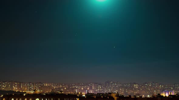 Moon Over City, Time Lapse alt