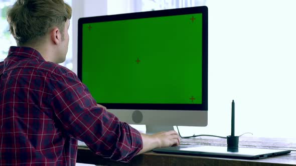 Freelancer Working at Home 06 alt