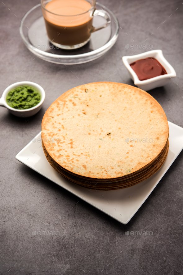 Gujarati Khakra is a crunchy snack made from whole wheat flour served