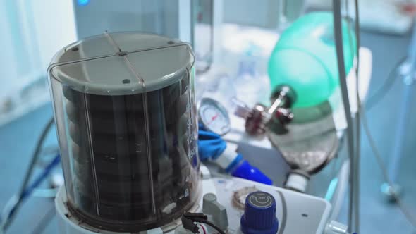 Lungmotor in the intensive care unit. Motion of artificial machine for lung ventilation.  alt