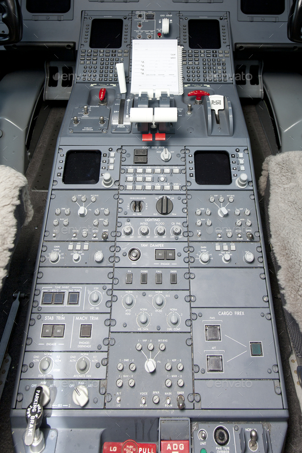 52413,Flight Controls in an Airplane