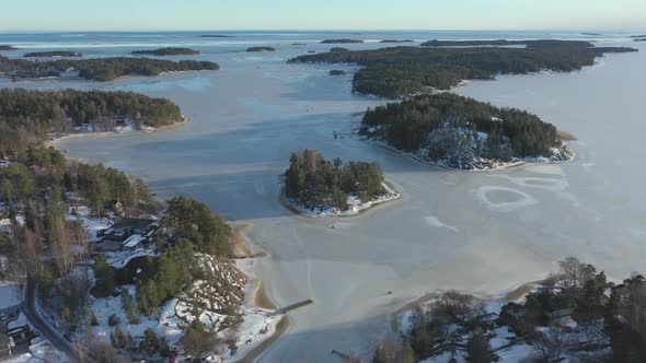 Idyllic Aerial Shot of Sea Side Houses and Islands During Winter alt