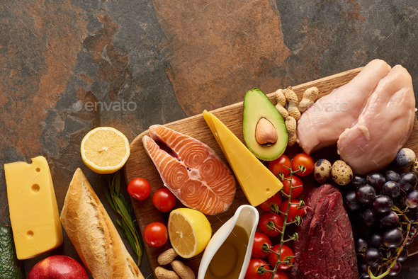 Use different cutting boards for raw meat and vegetables 