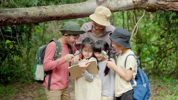 Asian female teachers are taking students on a nature trail to study nature