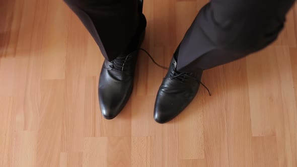 A Businessman is Wearing Black Leather Shoes alt