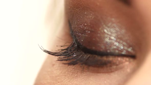 Beautiful Woman Face. Close Up alt