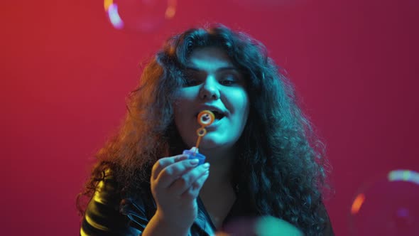 Childish Fun Carefree Lifestyle Woman Soap Bubbles alt