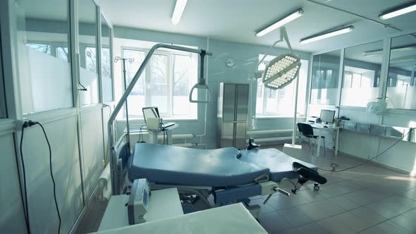 Equipped Hospital Ward Set for Labour alt