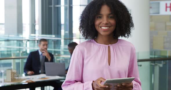 Young business people working in a modern office alt
