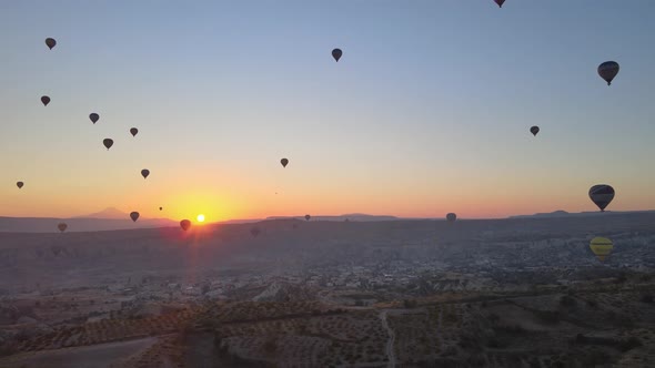 Cappadocia, Turkey : Balloons in the Sky. Aerial View alt