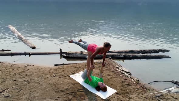 Two women practice acroyoga 4k alt