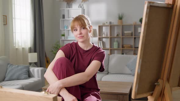 Woman Artist Draws Picture alt