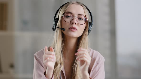 Closeup Woman Worker Manager Agent Help Line Consultant Girl in Head Microphone Talking Advises alt