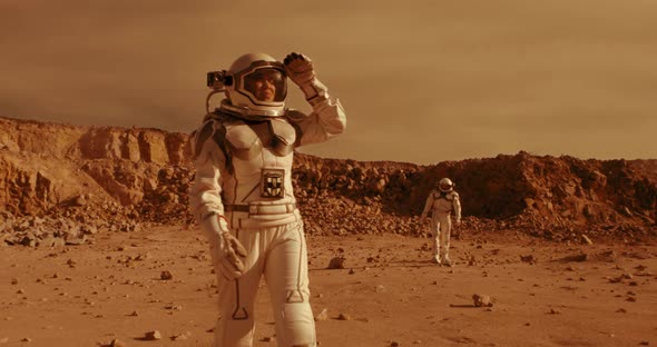 Astronauts Searching Location for Base on Mars alt