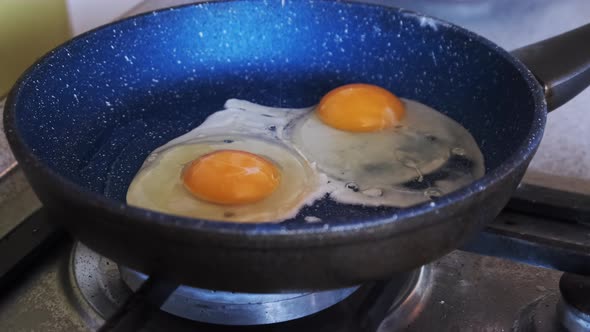 Home Breakfast. Fried Eggs Are Cooked in a Pan in the Home Kitchen alt