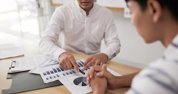 Closeup of hand men shaking hands alt