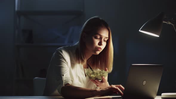 Night Work Workaholic Lifestyle Employee Eating alt