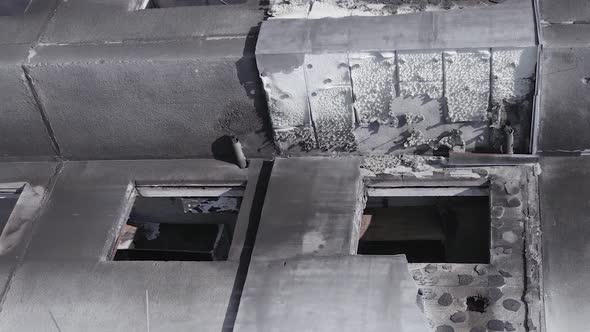 Vertical Video of a Wartorn Building in Ukraine alt