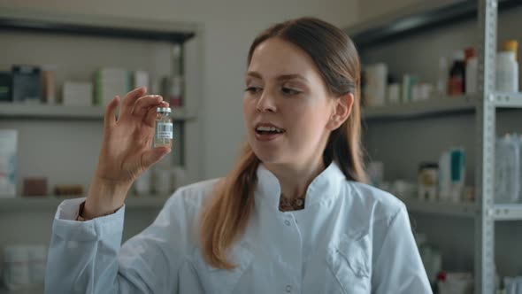 Female Pharmacist Doctor Talks About the New Covid19 Vaccine alt