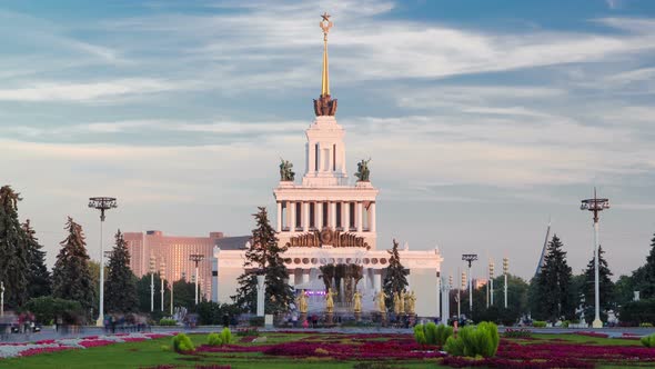 Golden Fountain and Pavilion in the National Exhibition Center Timelapse Hyperlapse Moscow Russia alt