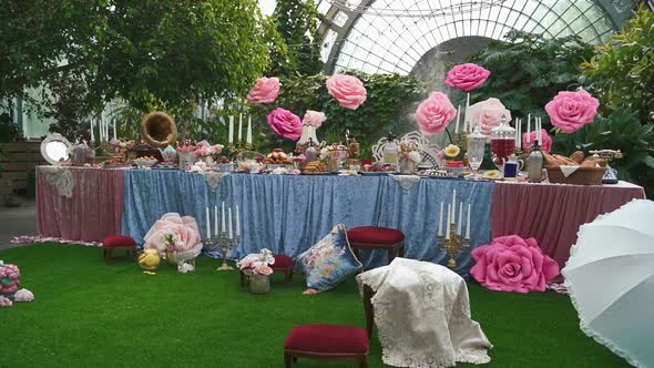 Decor in the Style of Alice in Wonderland