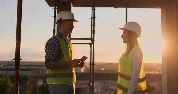 Engineers Shake Hands to Celebrate Success Day alt