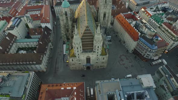 Aerial of Stephansdom in Stephansplatz alt