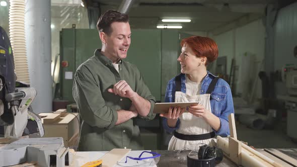 Customer and Carpenter Have Talk in Workshop Discussing Sharing Ideas What to Make alt