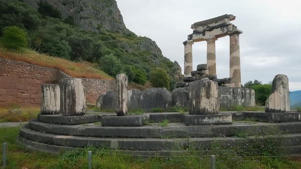 Tholos with Doric Columns at the Athena Pronoia Temple Ruins in Delphi, Greece alt