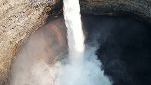 Beautiful Helmcken Falls cascading into the Murtle River in Wells Gray Provincial Park in British Co alt