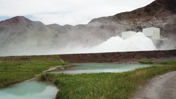 Dam with Large Discharge Pressure of the Water alt