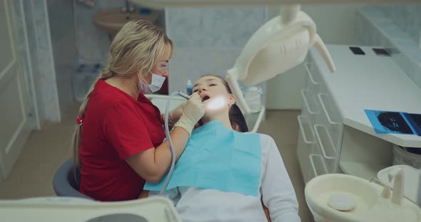 Young Girl at the Reception at the Stomatologist alt