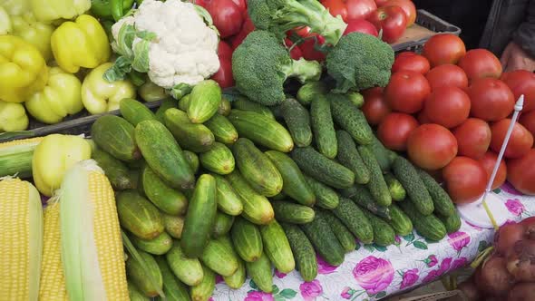 Selling Vegetables in the Market alt