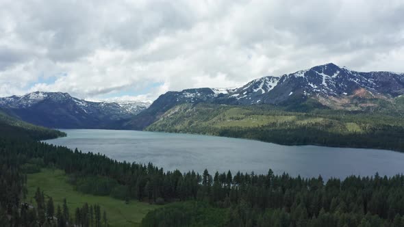 4K Pristine Lake alt